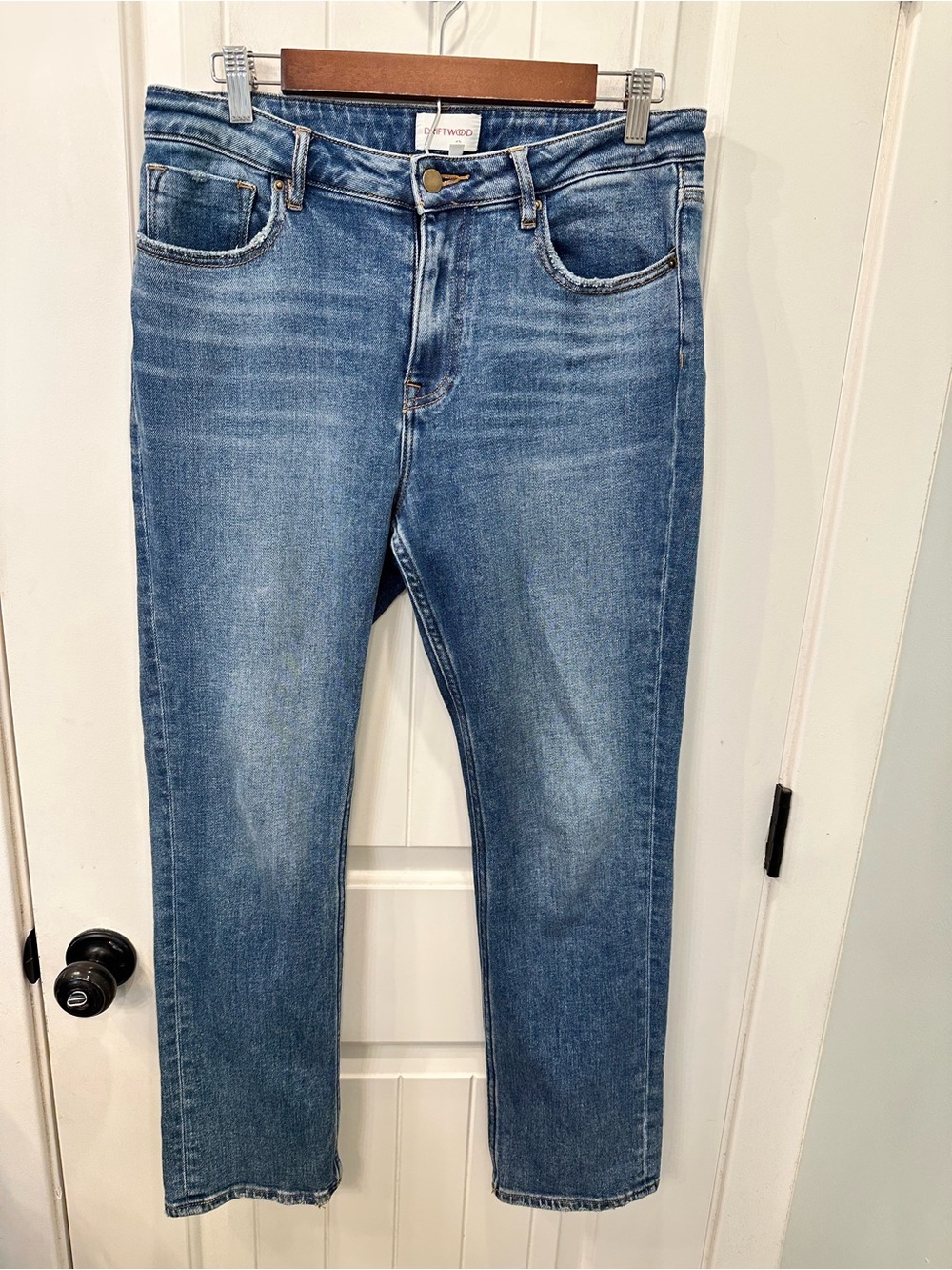 Driftwood Medium Wash Straight Leg Jeans Size 31 (W31 L29)